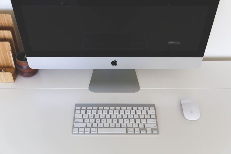 Essential Tips for Organizing a Clutter-Free Workspace at Home