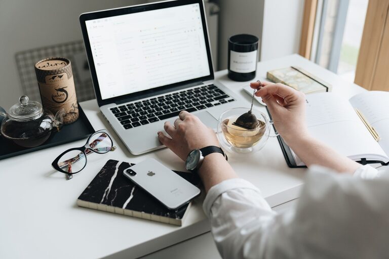Tips for Creating a Relaxing Home Workspace to Boost Productivity and Comfort
